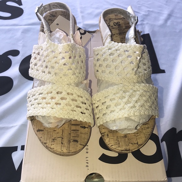 Girls brand new wedge sandals - Picture 2 of 4